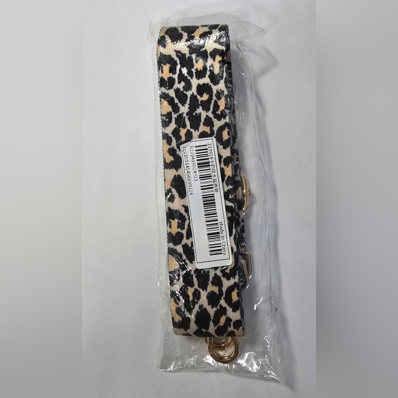 Leopard Print Guitar Strap with Gold Hardware - Picture 3 of 4